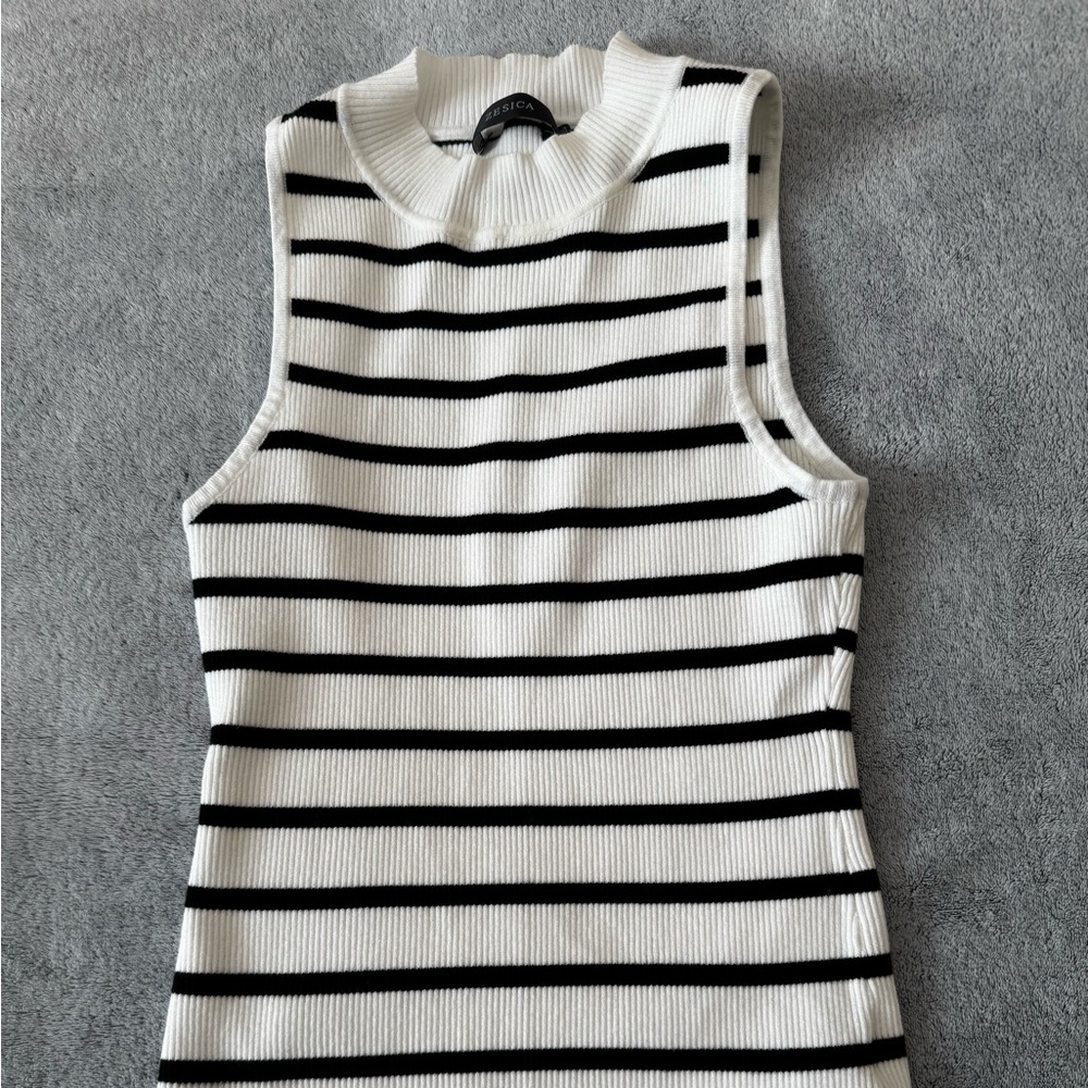 Striped Black and White Sleeveless High Neck Top - Picture 3 of 5